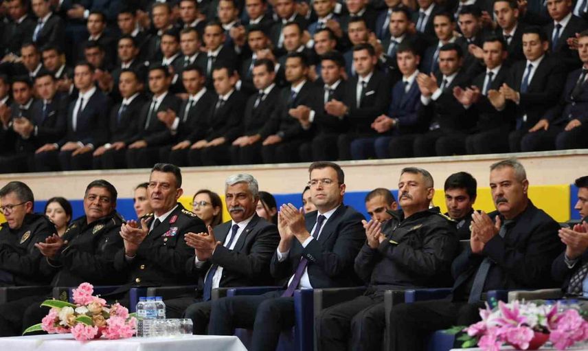 Vali Akmeşe 807 polis adayıyla POMEM'de buluştu