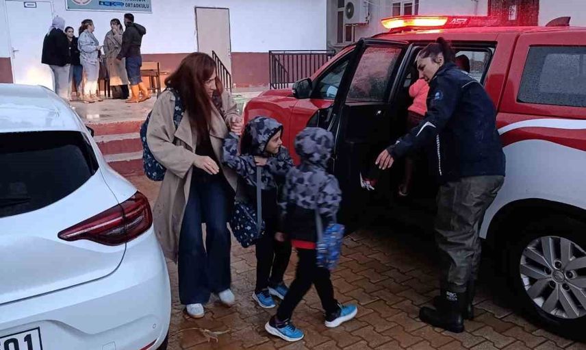 Antalya Büyükşehir Belediyesi teyakkuzda: 478 personel ve 347 iş makinesi sahada