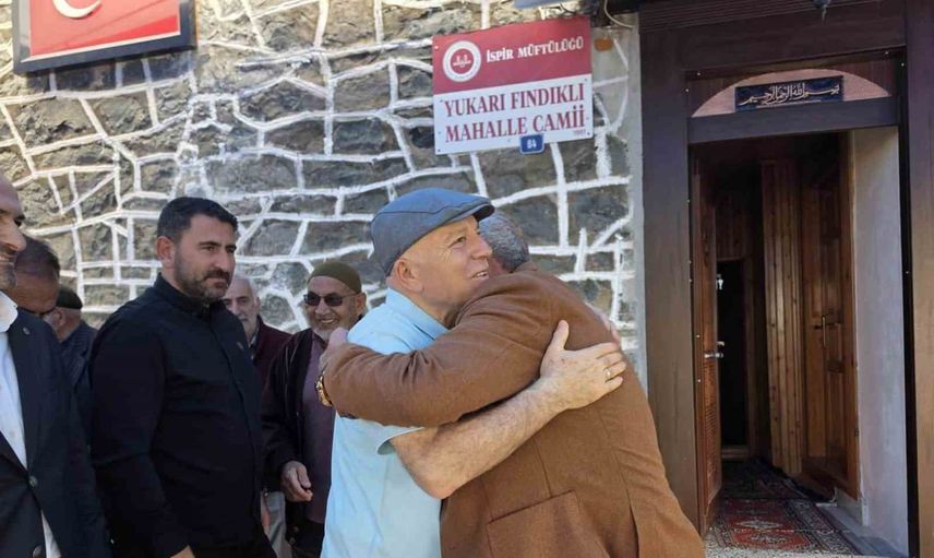 Sekmen'den İspir çıkarması: mahallede talepleri dinleyip not aldı