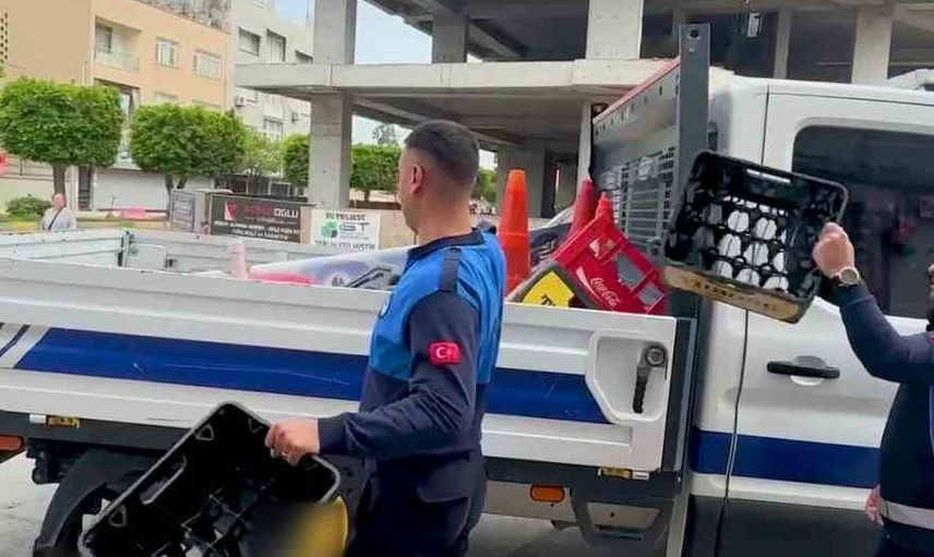 Tabela uğruna 'belediye başkanı akrabam' iddiası zabıtayı durdurmadı