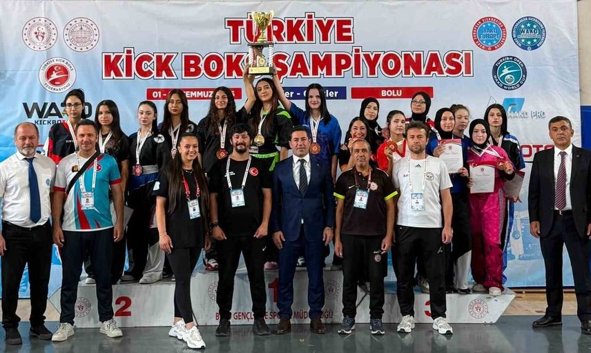 Millî takımın başında Mustafakemalpaşalı antrenör Gizem Yıldız