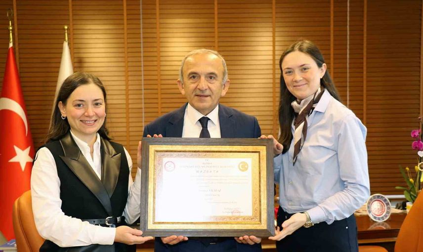 Mehmet Yılmaz mazbatasını aldı: Manisa için şeffaflık ve ortak akıl vurgusu