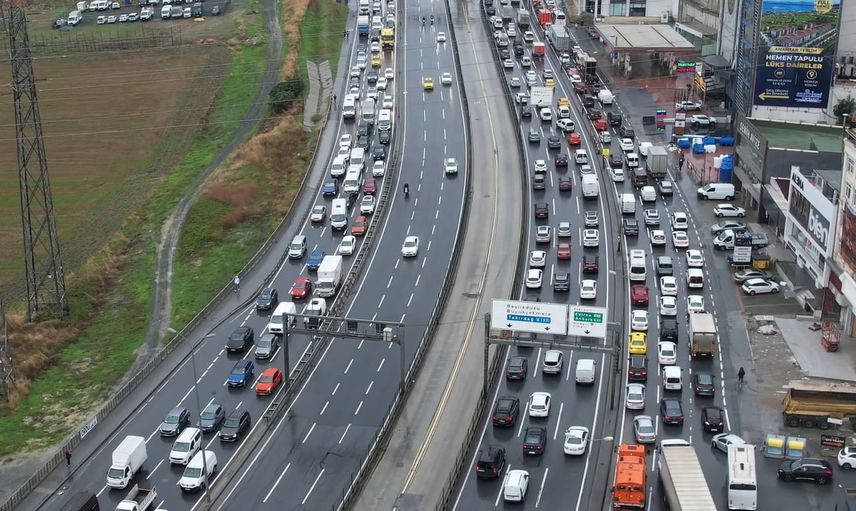 Sağanak sonrası Avcılar ve çevresinde trafik yoğunluğu hakim