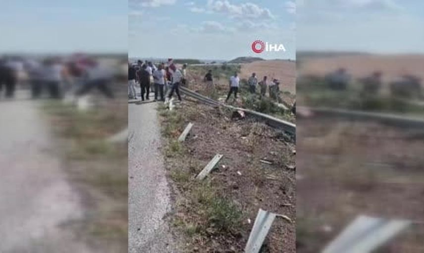 Virajı alamayan kamyon Parpudar Bayırı'nda devrildi