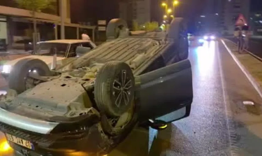 Antalya'da virajı kaçıran otomobil park halindeki araca çarpıp takla attı