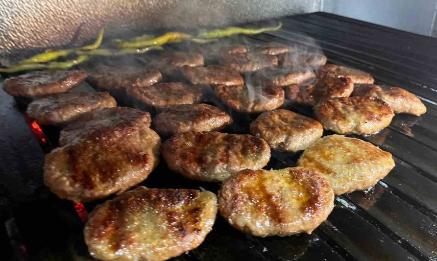 Hayrabolu'nun tescilli lezzeti: Çerkezmüsellim pabuç köftesi 44 yıldır değişmiyor