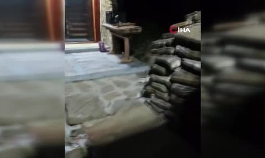 bahçesinde ekmekle güven kazanan tilkiyle dostluk kurdu