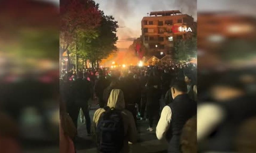 tiran’da 14 saat süren öğrenci protestoları: binalar hasar gördü, 51 polis yaralandı