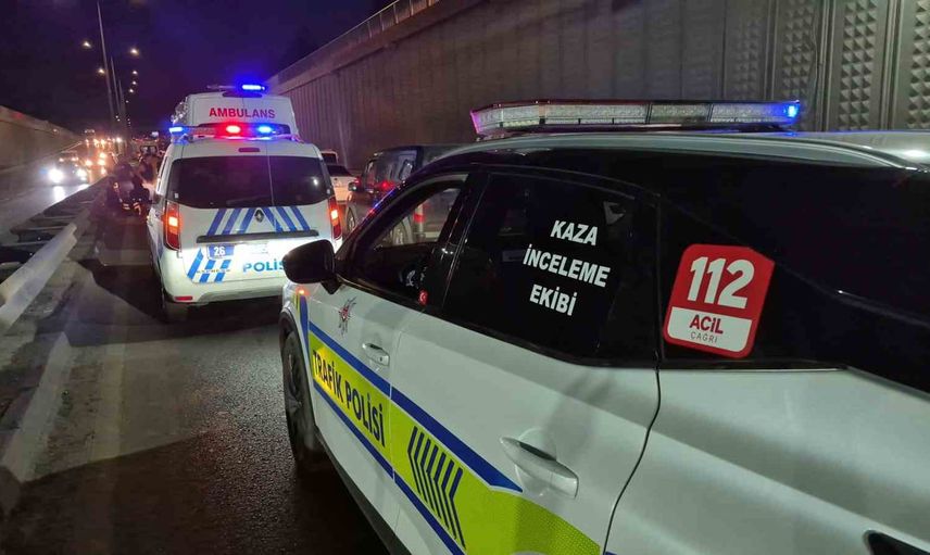 Eskişehir çevre yolunda alt geçit kazası: 4 araç, 5 yaralı