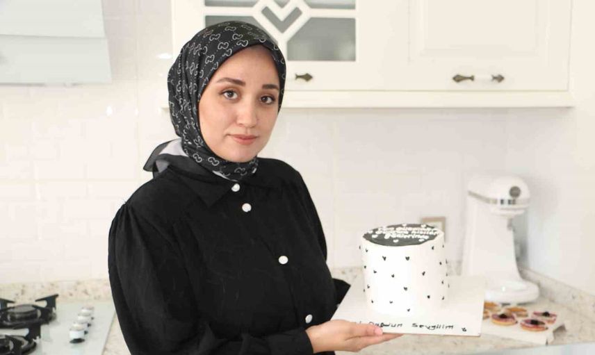 Çocuklarının uyku saatlerinde çalışan anne butik pastane hayalini kuruyor