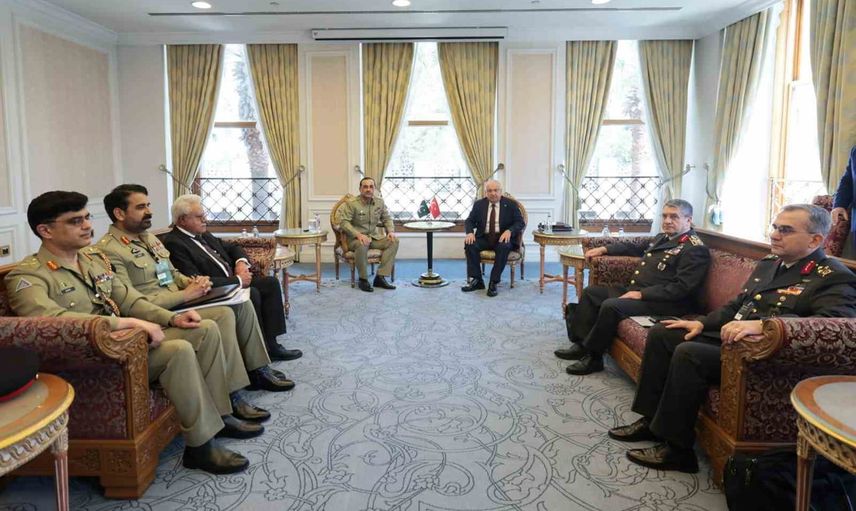 Yaşar Güler ve Mareşal Syed Asim Munir, Mekke ortak savunma anlaşması komitesi öncesi görüştü