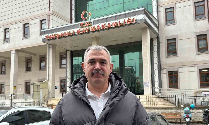 Sıradışı kare: bayrak üzerinde bulutların çizdiği Türkiye ders kitaplarına girdi