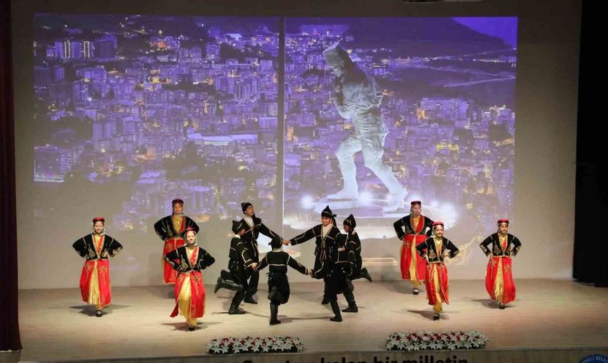 Osmaneli'nin yeni kongre merkezi sanatla ilk sınavını verdi