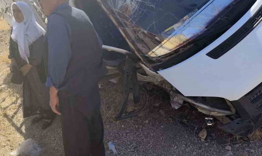 Yanılmaz mevkiinde kontrol kaybı sonrası çarpışma: dört yaralı