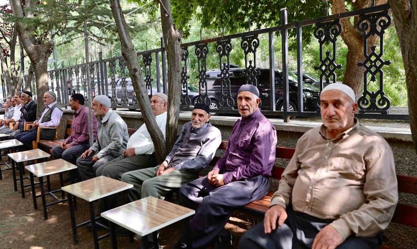 Vali Çelik Kepçeli köyünde talepleri yerinde dinledi