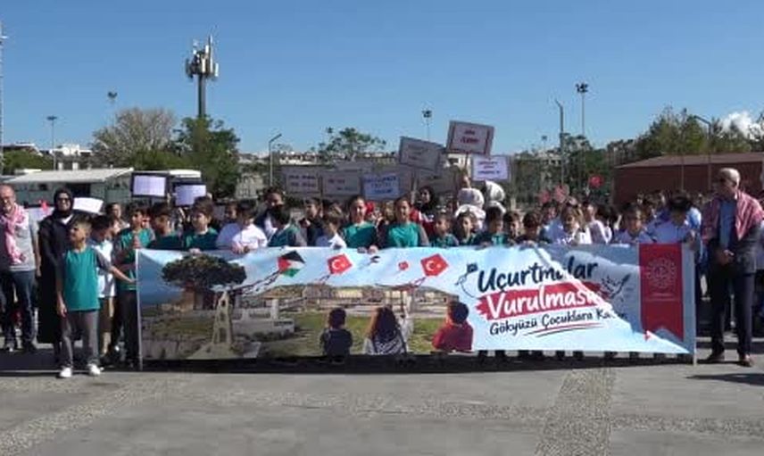 Uçurtmalar Çanakkale semalarında çocuk hakları için uçtu