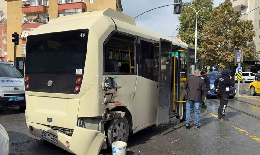 Tramvayla çarpışan minibüs savruldu: Güngören'de dört kişi yaralandı