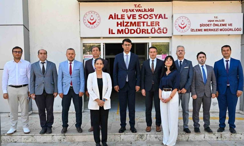 Vali Kartal Uşak'ta sosyal hizmetlerin yol haritasını yerinde değerlendirdi