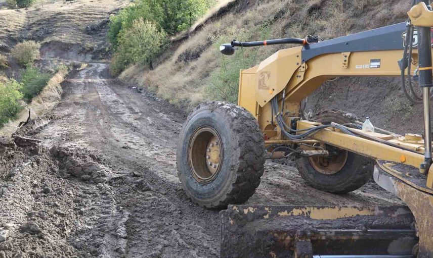sel izleri siliniyor: Elazığ’da taşkın etkilerinin giderilmesi için seferberlik