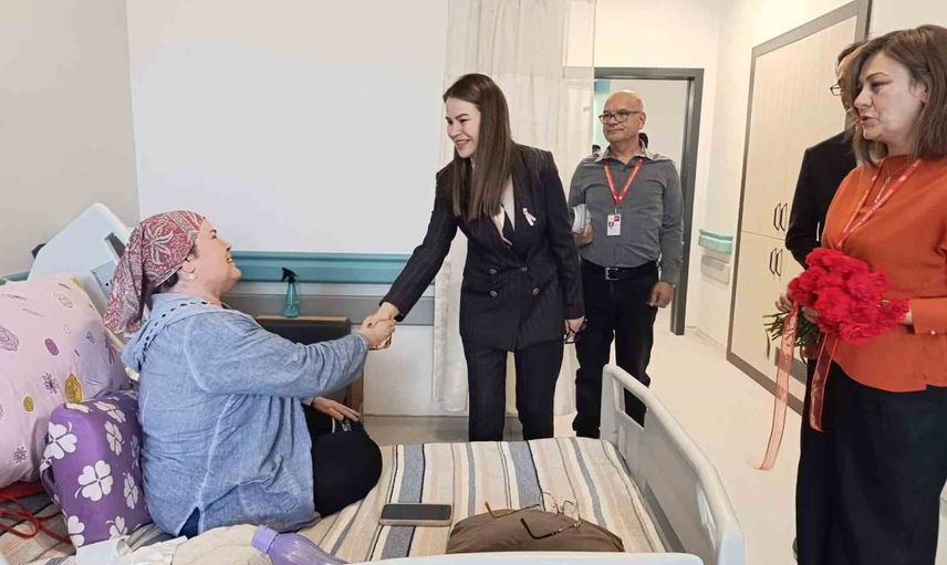 Aydın şehir hastanesi’nde hasta hakları için bilgilendirme ve karanfil ziyaretleri