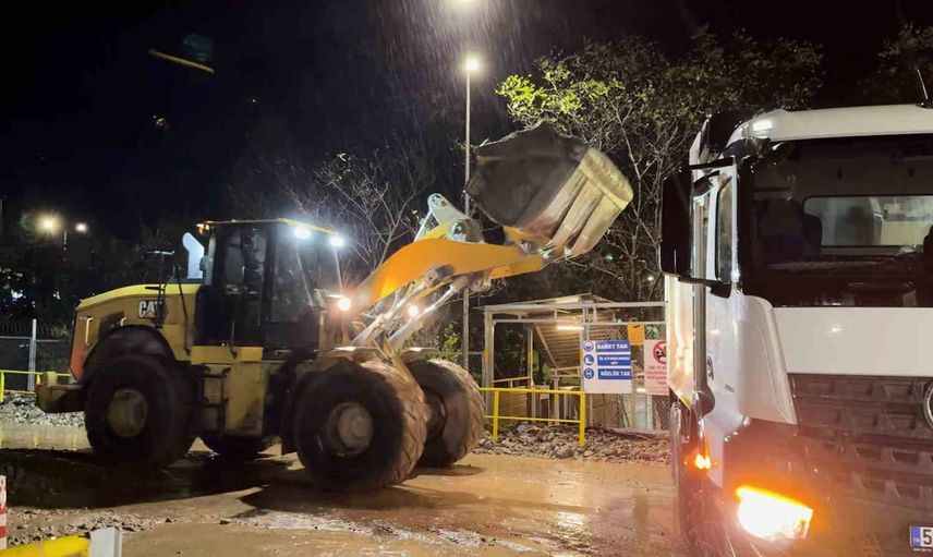 Madenli'de sağanak sonrası yollar kontrollü açıldı, başkan tehlike olmadığını bildirdi
