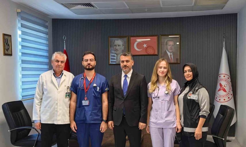 Koridorlarda büyüyüp doktor olan iki genç, İnegöl Devlet Hastanesi'ne döndü