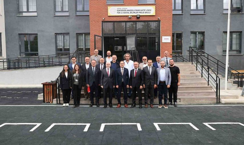TEİ’den Eskişehir imam hatip lisesine çağdaş kütüphane desteği