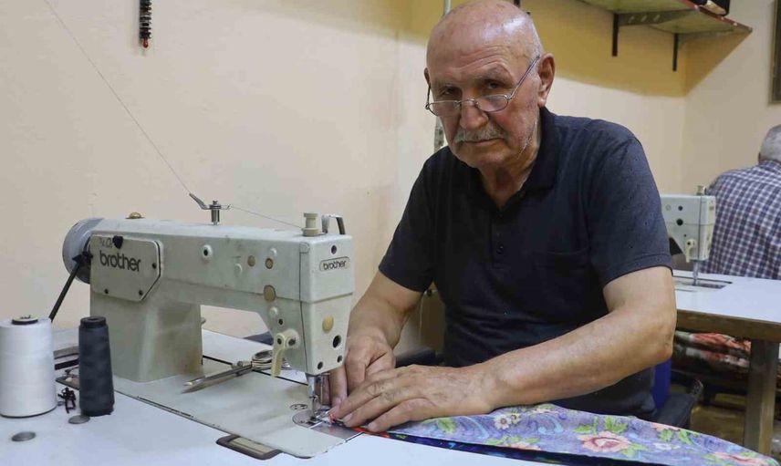 Eski elbisenin bekçisi: 65 yıllık terzi değişen moda akışına direniyor