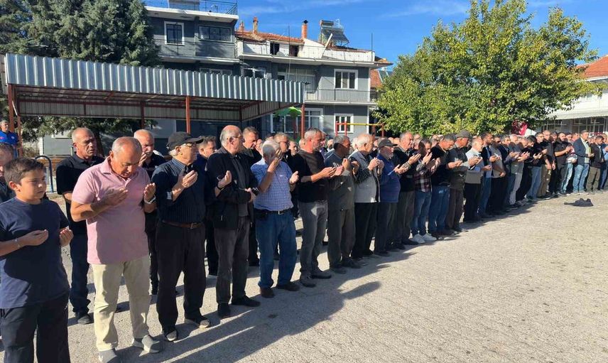 Memlekette helallik ve gözyaşı: Denizli'de ölen çift Tatar beldesinde uğurlandı