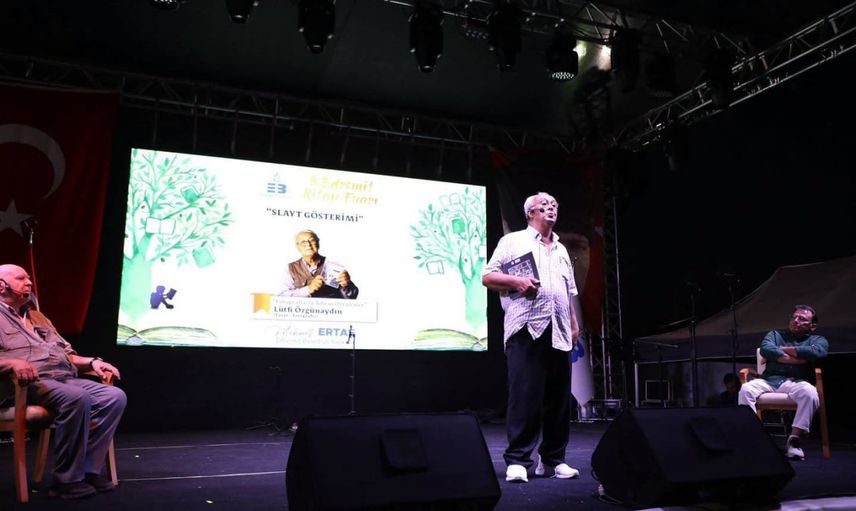 Edremit'te yedi günlük kitap fuarı söyleşi ve konserlerle sona erdi