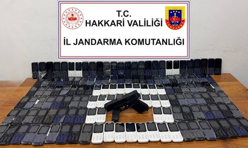Şemdinli'de saklanan 142 kaçak telefon ve ruhsatsız tabanca ele geçirildi