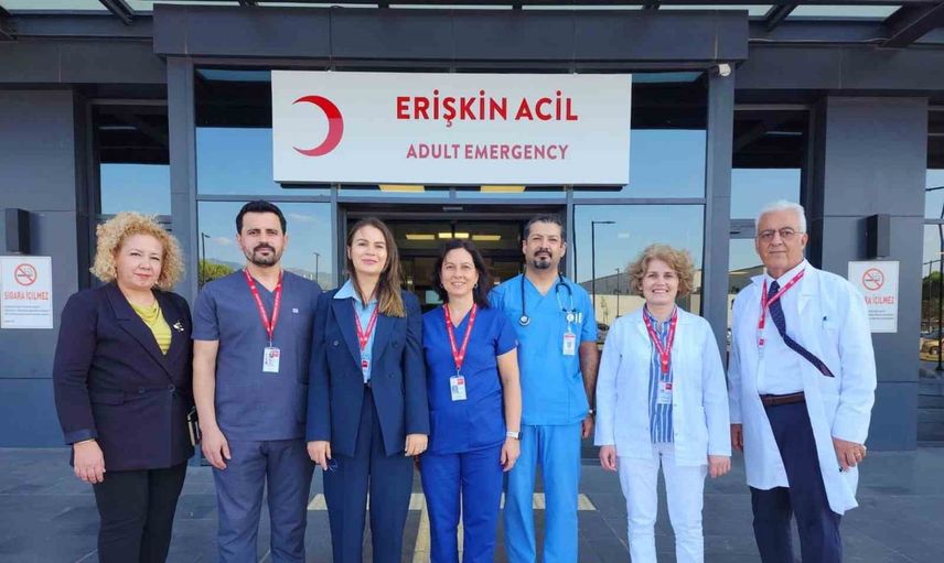 Görev başındaki ekiple sohbet etti: Aydın Şehir Hastanesi başhekimi acil servis işleyişini inceledi