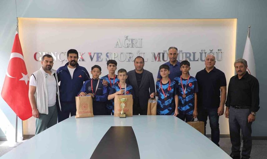 Ağrı’da yetişen badmintoncular ulusal arenada üçüncü oldu