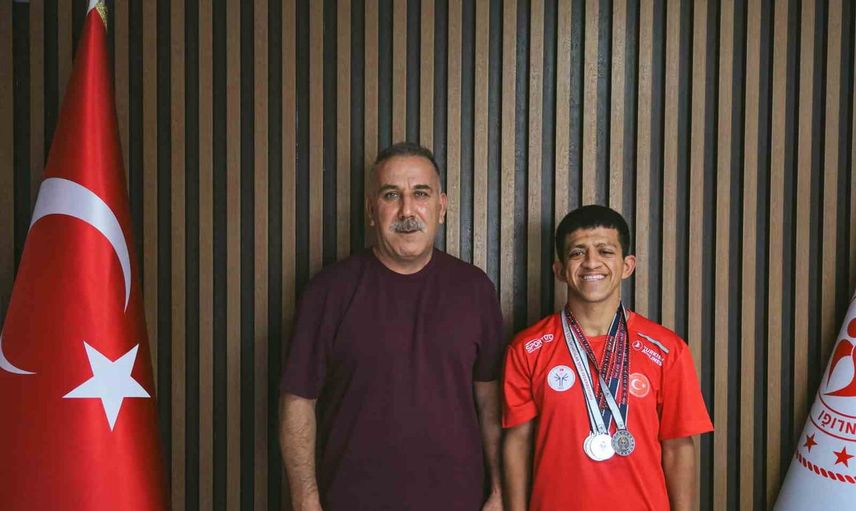 Özel sporcu Erdem Günay Atacan Aydın'a dört gümüşle döndü