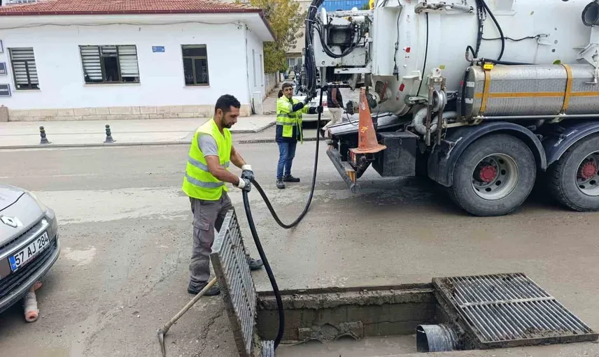 Sinop'ta mazgal ve yağmur suyu hatlarında kapsamlı temizlik çalışması