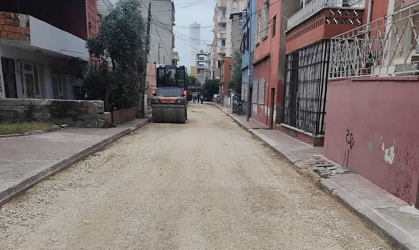 Akdeniz’de mahalle yolları sıcak asfaltla baştan sona yenilendi
