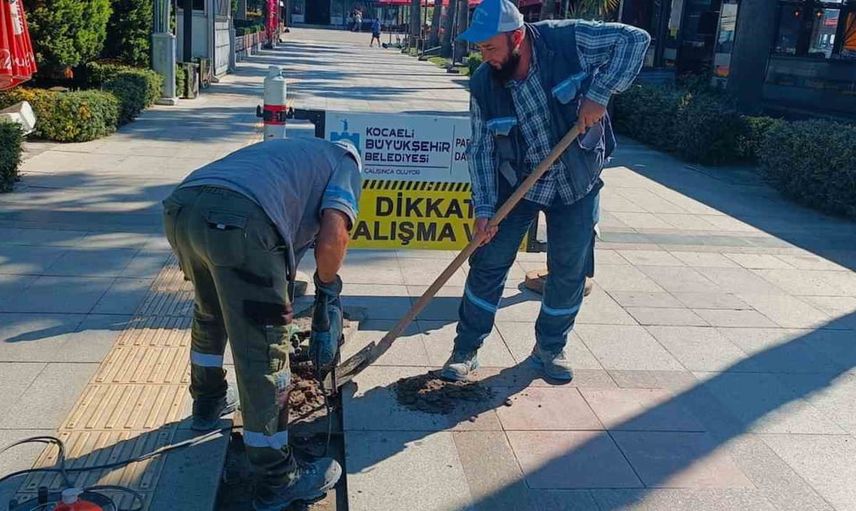 İzmit’in yaya güzergahlarında güvenlik odaklı yenileme çalışması