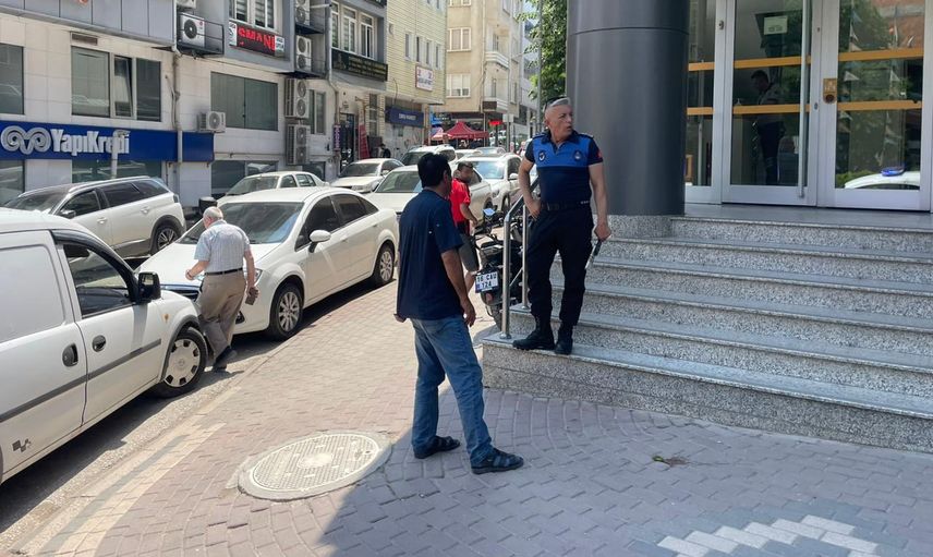 Bilecik'te 'çocuğum hasta' diye para isteyen kişi yakalandı, eşinin üzerine iki araç kayıtlı çıktı