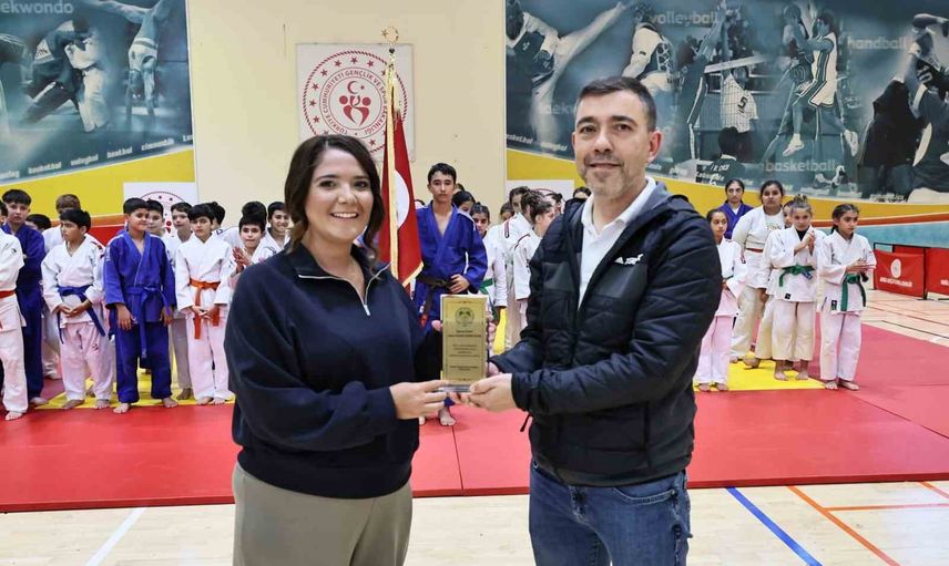 Manisa'da amatör sporun emektarlarına ödül gecesi
