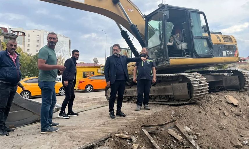 Yakutiye'de saha mesaisi geceye uzandı: başkan Dr. Mahmut Uçar vatandaşlarla buluştu