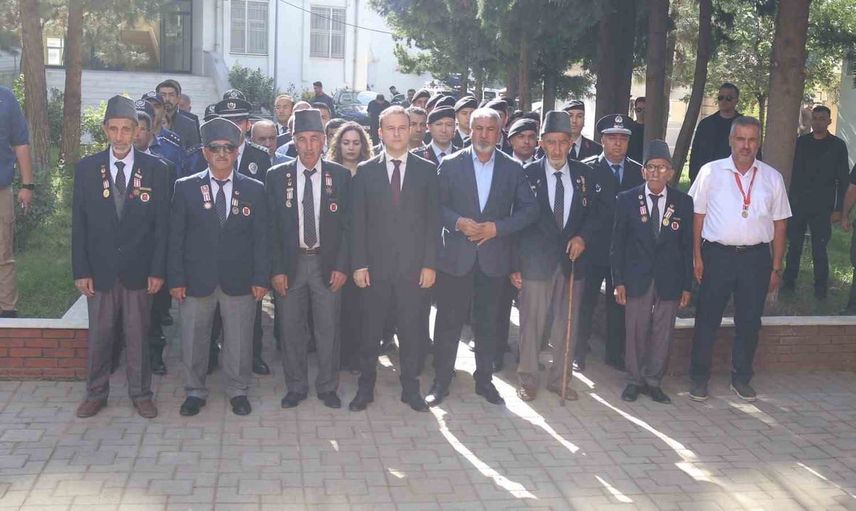 İdil'de gaziler günü anması çelenk ve sohbetle gerçekleşti