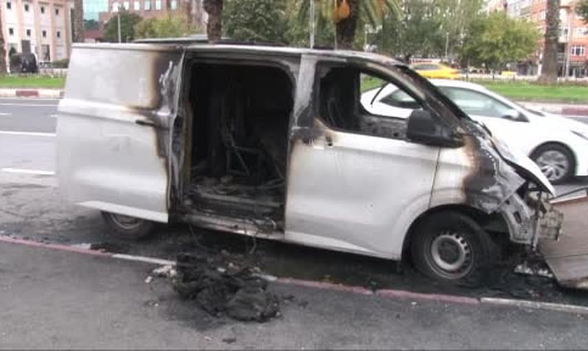 Fatih Vatan Caddesi'nde seyir halindeki ticari araç alev aldı