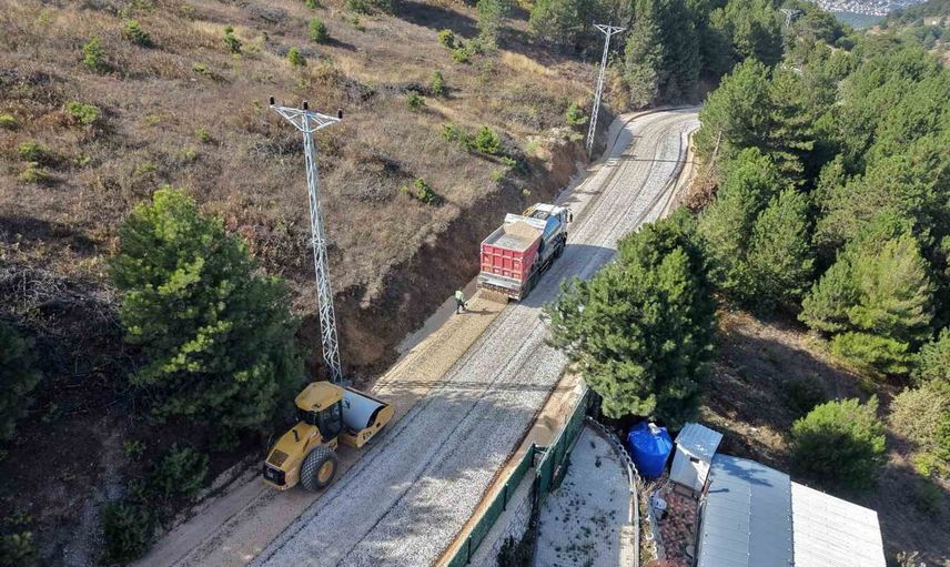 Osmangazi'de 15 kilometrelik yol seferberliği mahalle ulaşımını güçlendiriyor