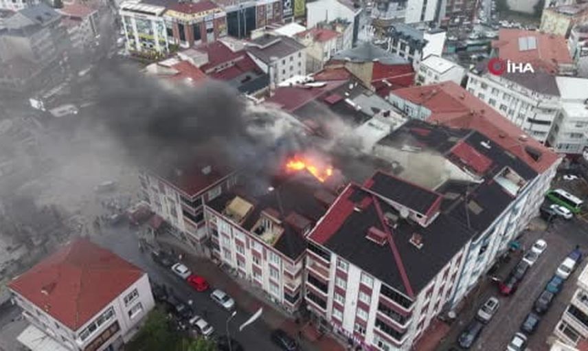 Arnavutköy'de beş katlı binada yangın: ekipler mahsurları kurtarmak için çalışıyor