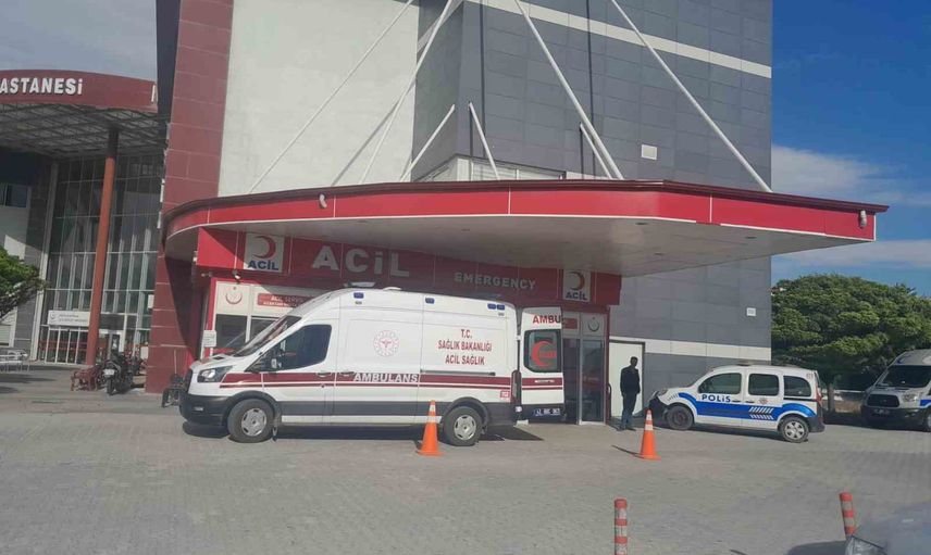 Karapınar'da kavşakta çarpışma: motosiklet sürücüsü ve yolcusu yaralandı