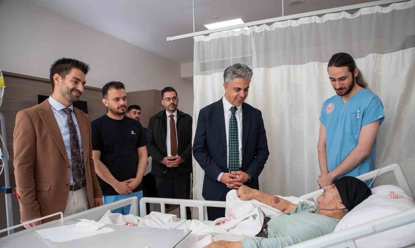 Rektör ve başhekimden hastane turu: geçmiş olsun ziyaretleri