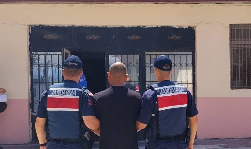 Havza'da yol kontrolünde 11 yıl 8 ay hapisle aranan şüpheli cezaevine teslim edildi