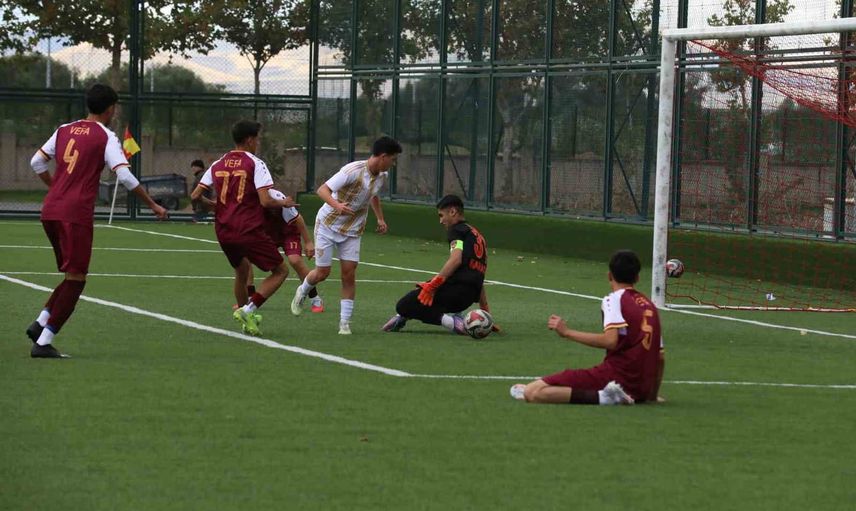 Kayserispor u17 evinde 3-0 kazandı ve zirve yarışını sürdürdü
