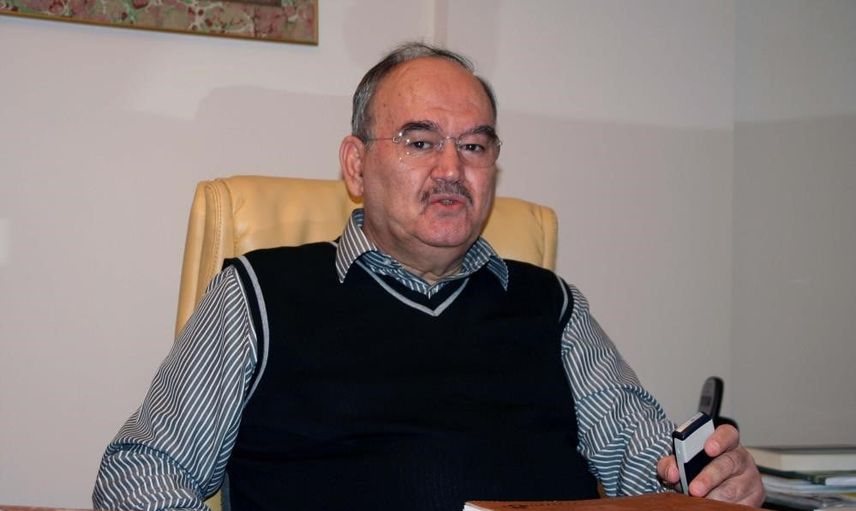 İzmir'in eski başkanı Burhan Özfatura yoğun bakımda vefat etti