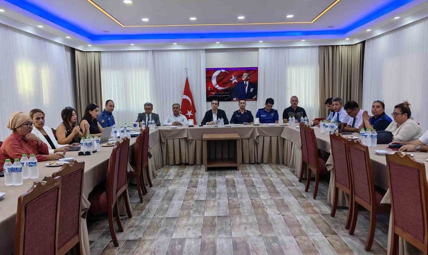 Bozyazı'da okul çevresi güvenliği için kurumlar bir araya geldi